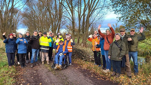 Gruppe beim Einsatz im Wald