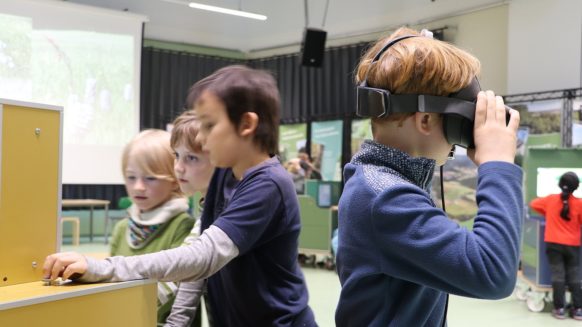 Kinder in der Ausstellung