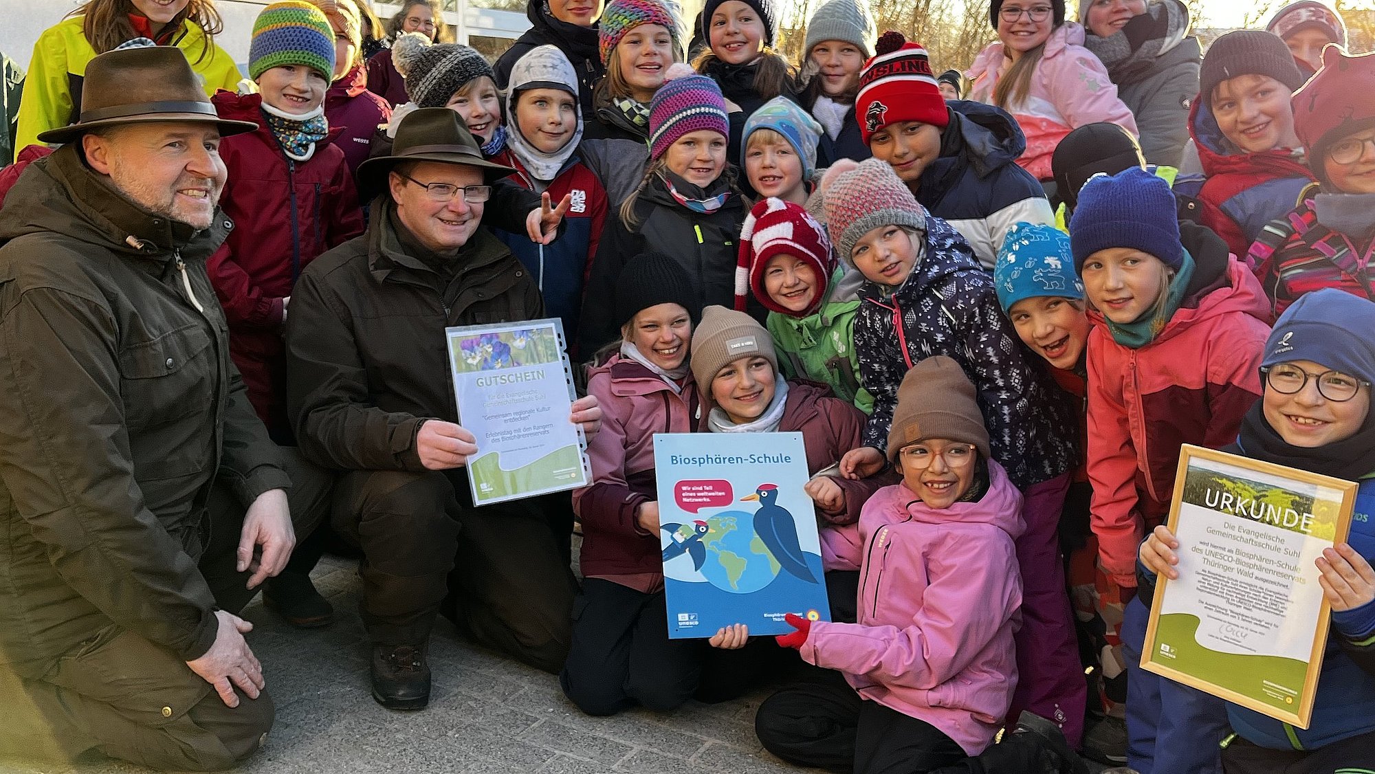 Gruppenfoto Übergabe Zertifikat Biosphären-Schule